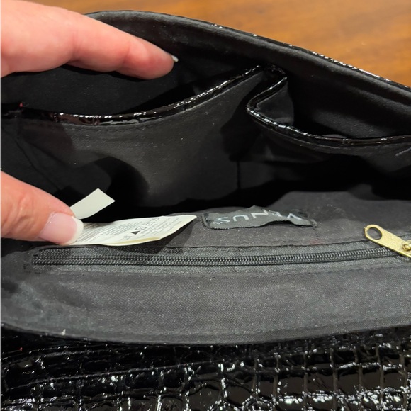 VENUS Black Crocodile Embossed Pattern Glossy w/Shiny Finish Faux Leather Clutch - Picture 5 of 7